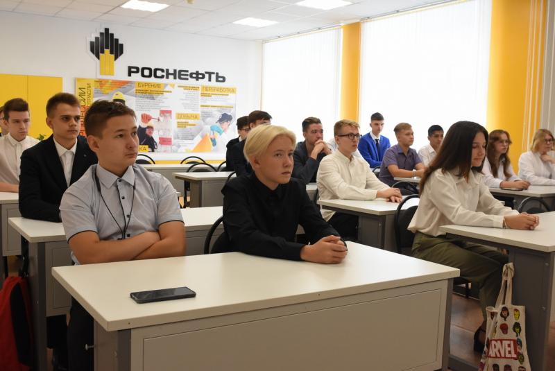 День знаний отметили 245 учеников «Роснефть-классов» Югры