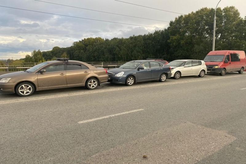 В Кировском районе столкнулись четыре автомобиля