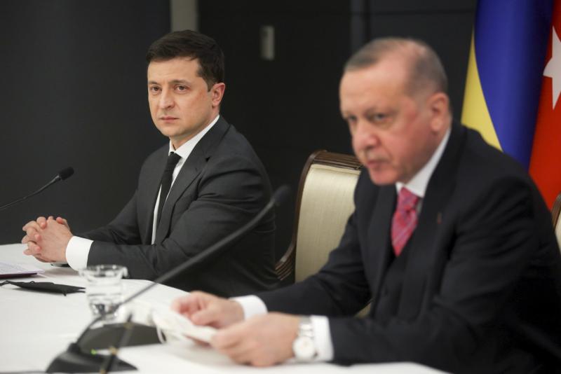 Владимир Зеленский просил президента Турции помочь освободить украинских заключенных