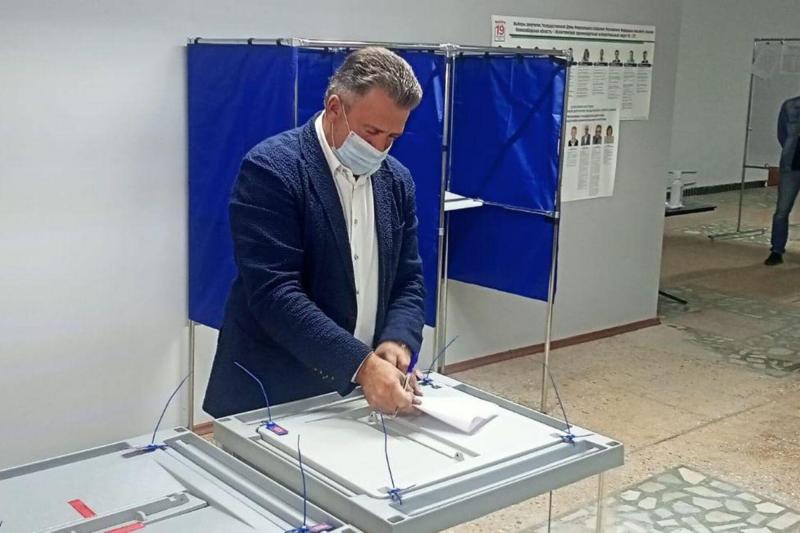 Председатель заксобрания Шимкив проголосовал на выборах в Госдуму
