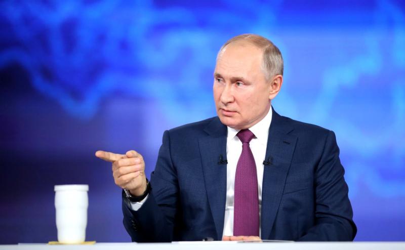 Любой визит Путина в ДФО предполагает общение с губернаторами