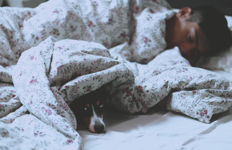 Как спать, чтобы быть красивыми и здоровыми: советы врача