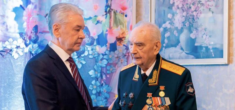 Собянин поручил выплатить ветеранам по 20 тысяч рублей