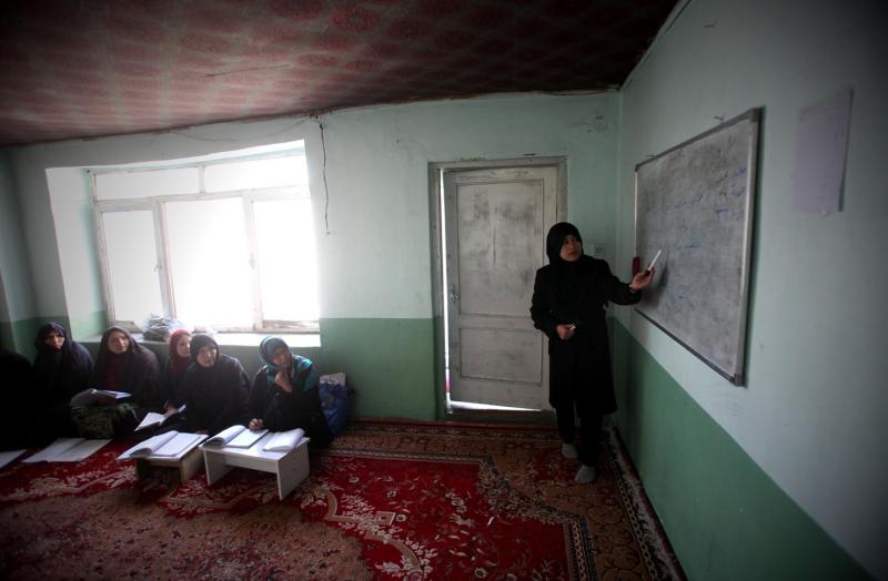 Талибы* обязали обучающихся мужского пола вернуться в школы