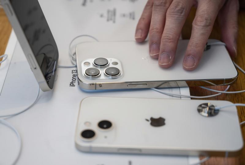 Россияне начали перепродавать новые iPhone