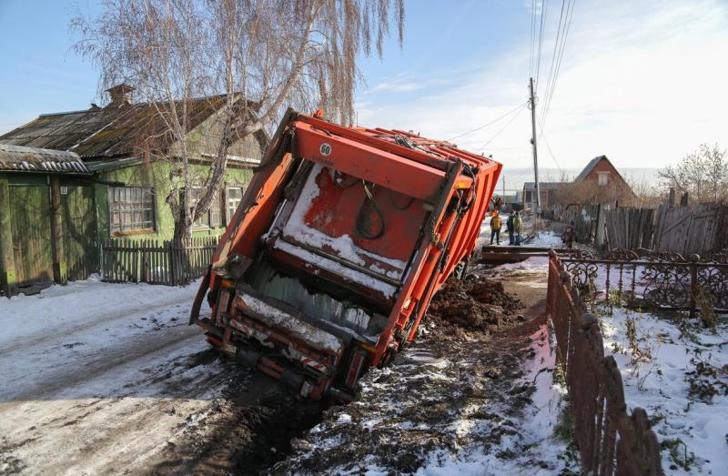 В Копейске машины ЦКС не смогут вывозить мусор по бездорожью