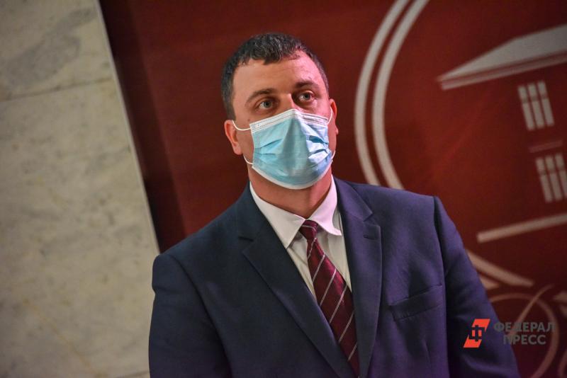 Мэр Алексей Стасенок заявил изданию, что не собирается никого защищать, если факт совершения преступления будет подтвержден