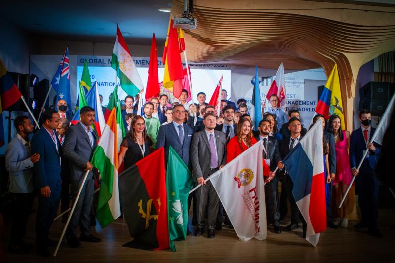 В мировом финале соревнуются участники из 23 стран – студенты, госслужащие и бизнесмены из Европы, Азии и Африки