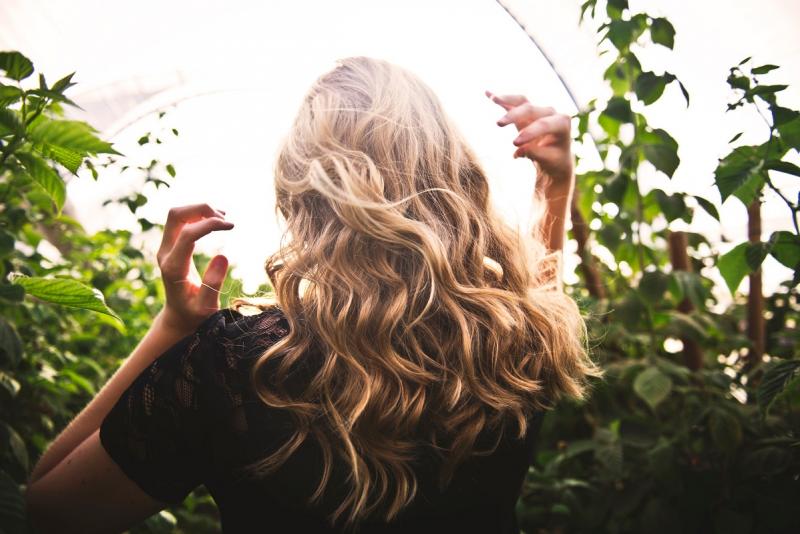 Скорость роста волос зависит от многих факторов