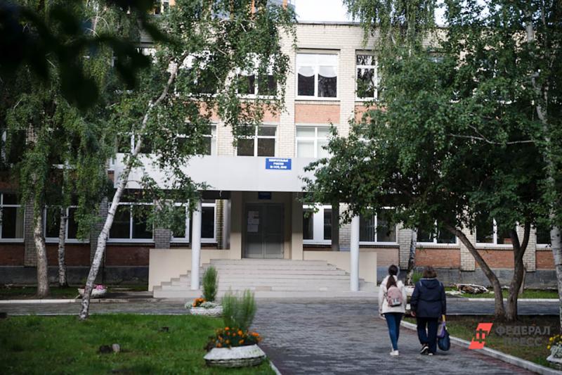Школа находится в центре Челябинска