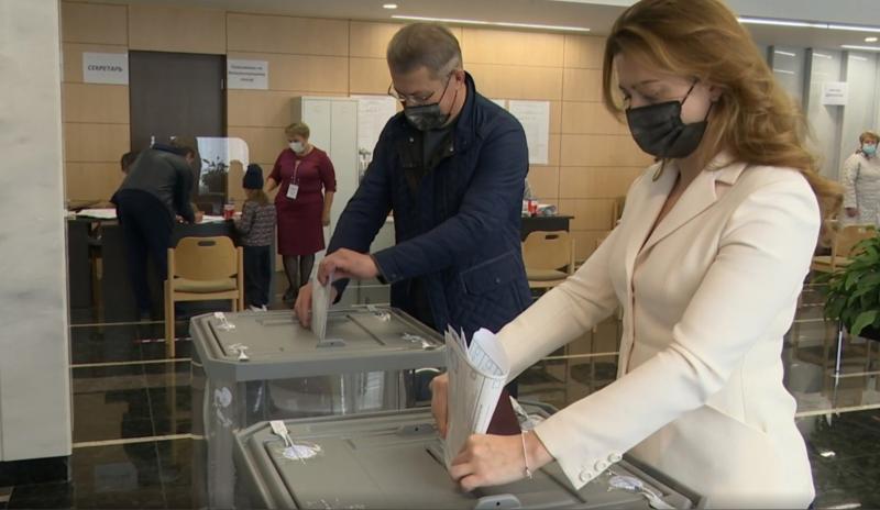 Радий Хабиров предпочел голосовать очно, в отличие от многих коллег-политиков