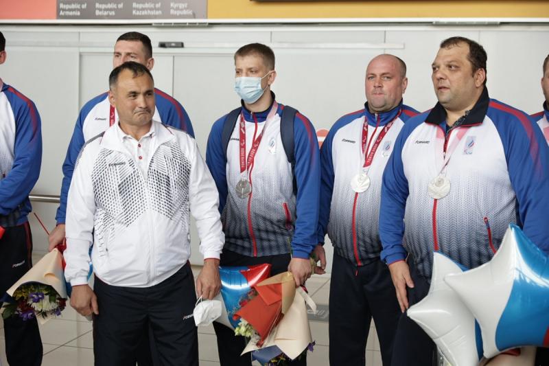 Уральские чемпионы вернулись домой