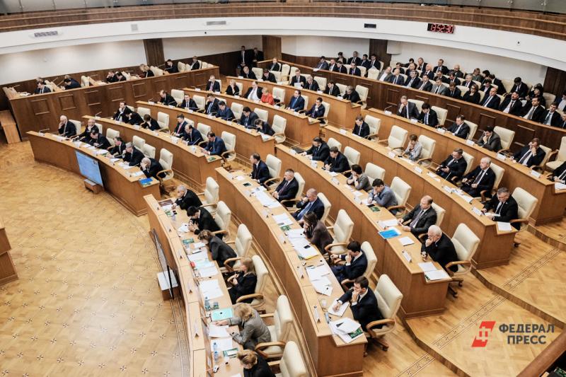 Свердловский избирком утвердил распределение мандатов заксобрания по партспискам