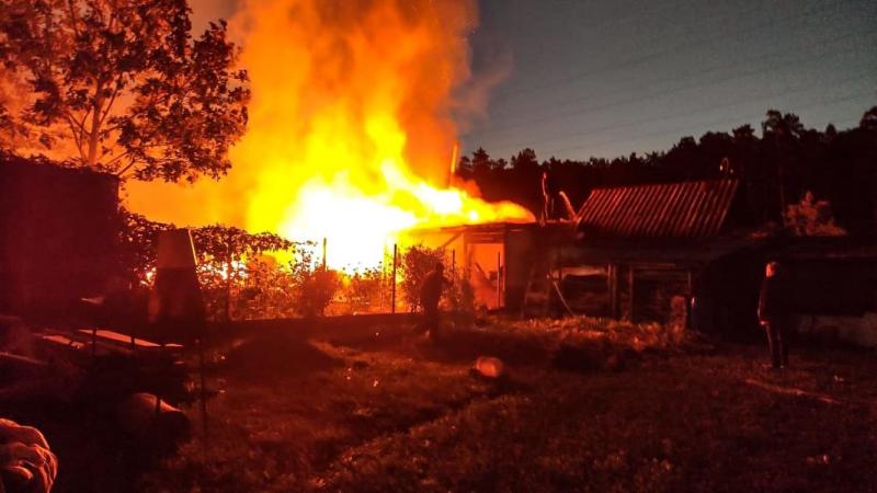 В Екатеринбурге произошел крупный пожар в садовом товариществе