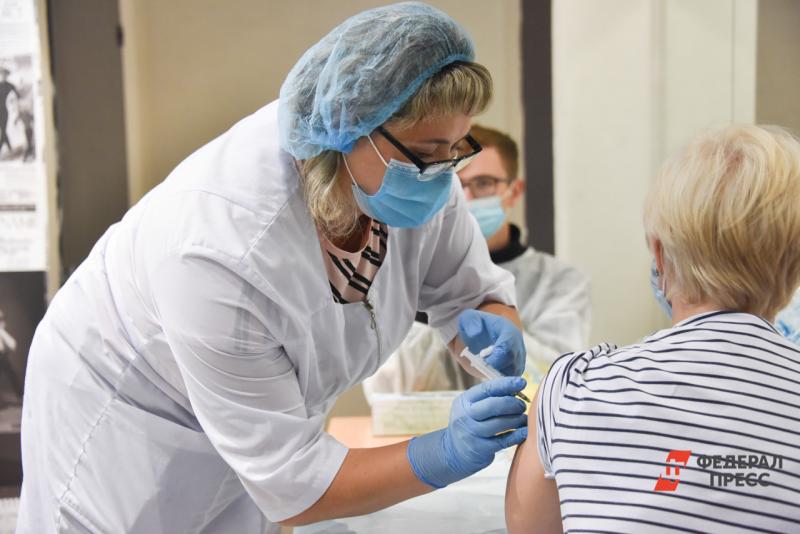 Уровень вакцинации в РФ составляет порядка 45%