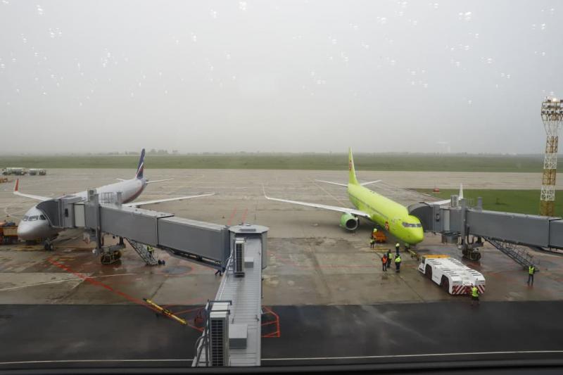 В кемеровском аэропорту сломались тягачи для буксировки самолетов