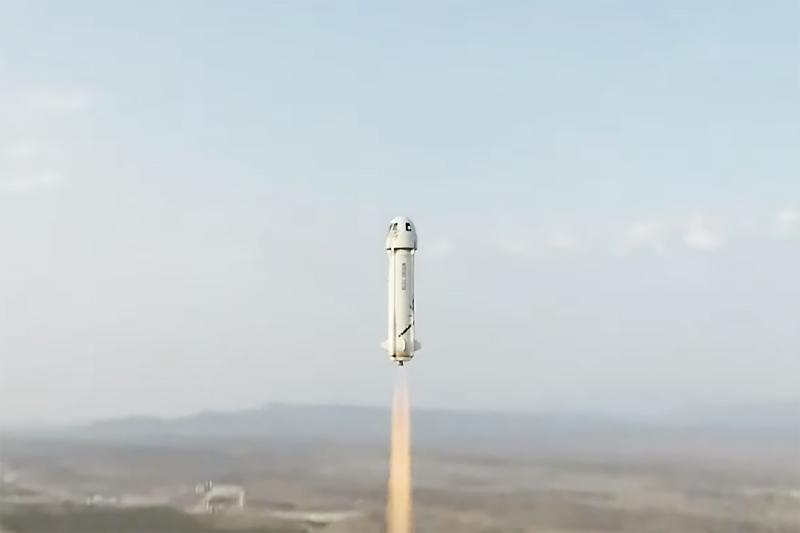 Шетнер летит в космос на ракете Blue Origin New Shepard
