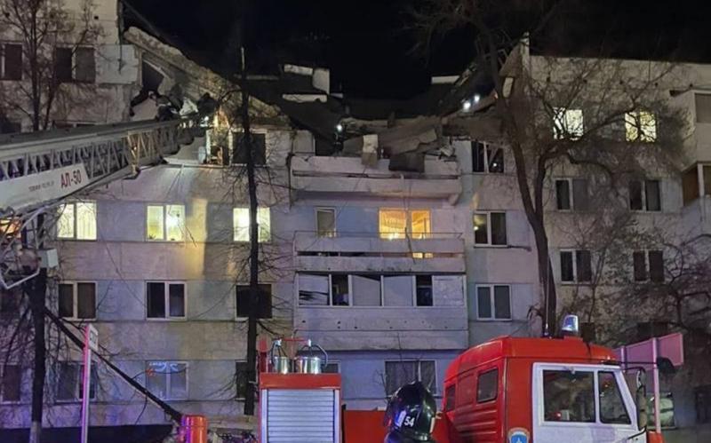 При взрыве дома пострадали пять человек