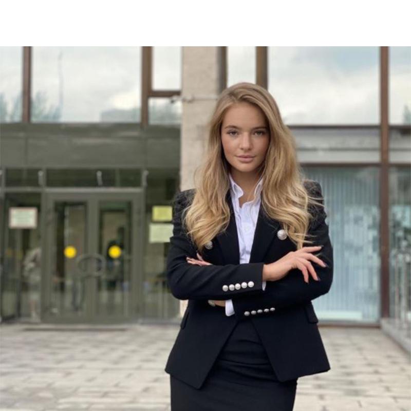 Лиза Пескова