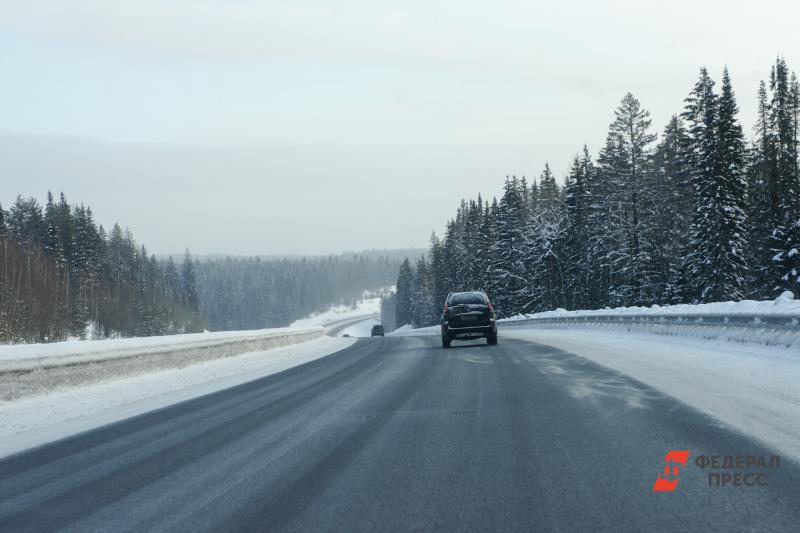 Снег ухудшил видимость на дороге