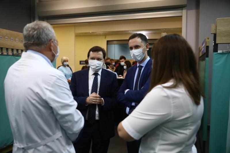 Сергей Глаголев и Давид Мелик-Гусейнов пообщались с врачами одной из нижегородских поликлиник