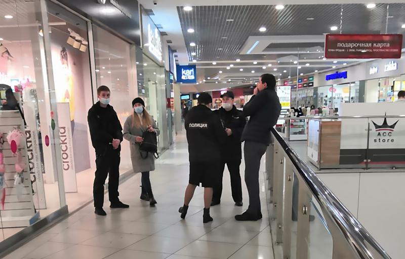 В Челябинске наказали посетителей торговых комплексов за несоблюдение масочного режима