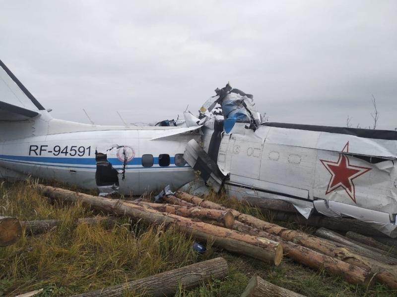 На борту упавшего самолета находились 23 человека