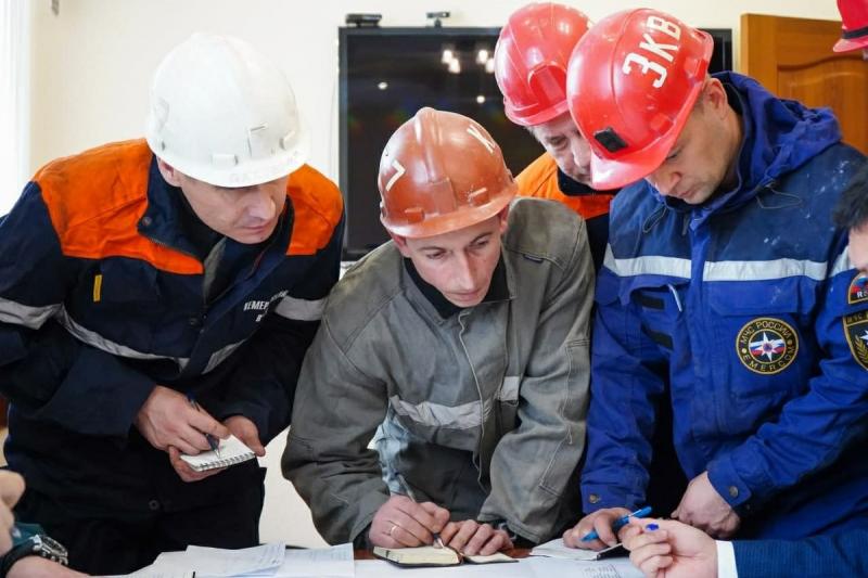 Поиски тел погибших при аварии в шахте в Кузбассе могут занять месяц