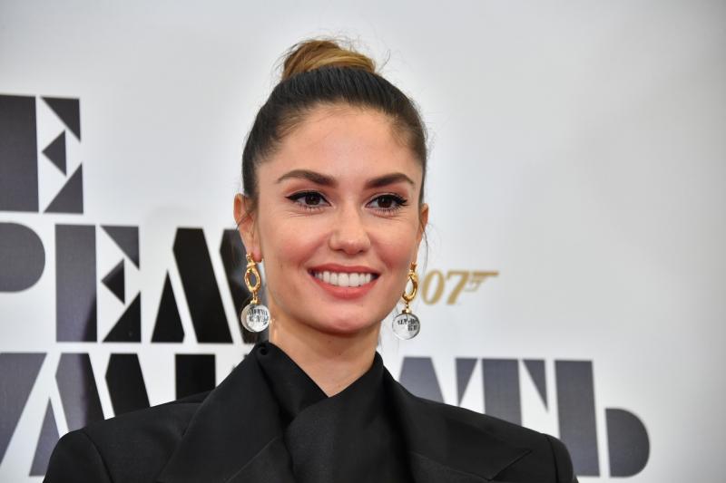 Агата зарабатывает на актерской карьере и рекламе