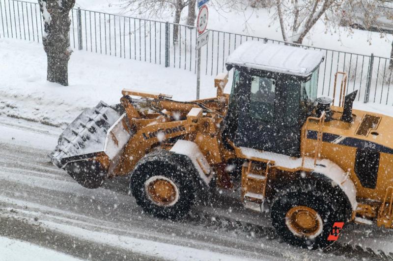 На дорогах города работает снегоуборочная техника