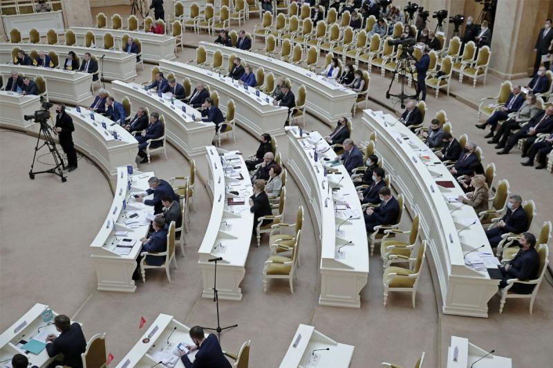 Заседание парламента Петербурга