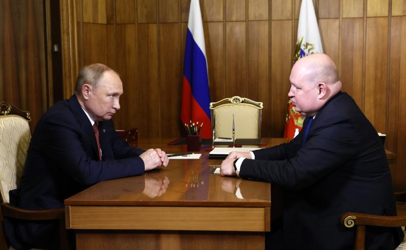 В разговоре приняли участие Владимир Путин, Михаил Развожаев (справа) и Владимир Устинов