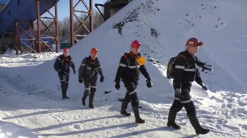 Спасатели продолжают искать погибших на аварийной шахте в Кузбассе