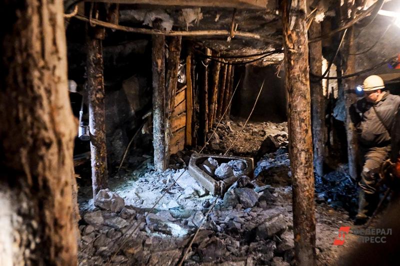 Спасатели сутки не могут поднять тела 20 погибших из кузбасской шахты