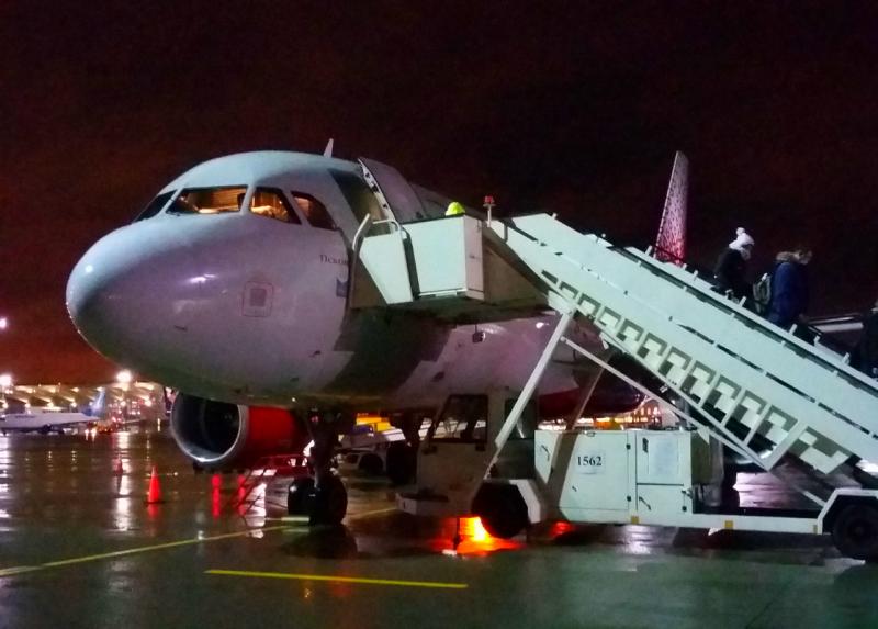 За 2,5 часа стоянки в Магаданском аэропорту на фюзеляже самолета скопился снег