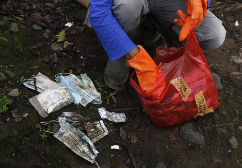 Медицинские отходы, оказавшиеся под землей, могут быть заражены опасными болезнями