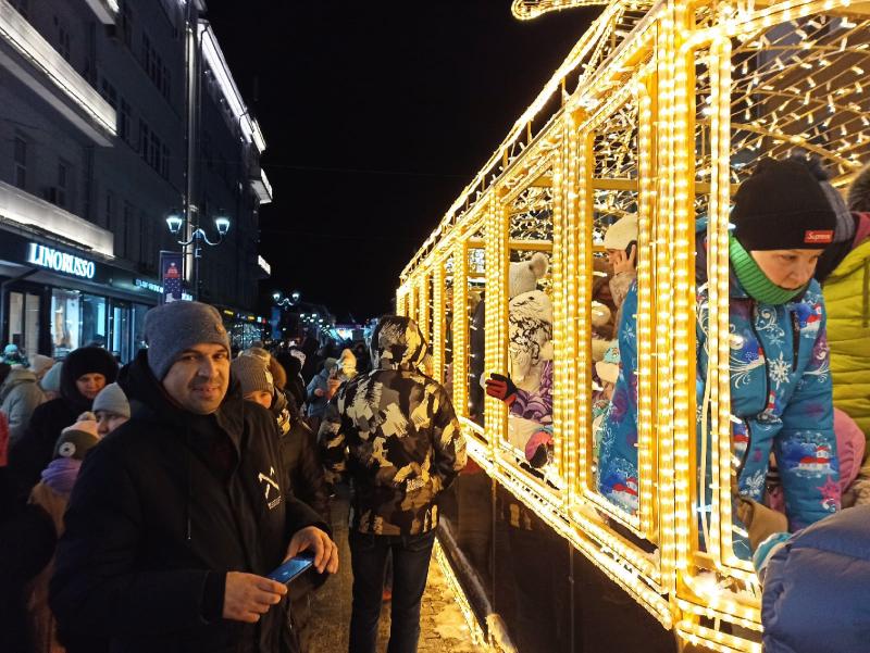 Несмотря на мороз, на парад пришли сотни нижегородцев