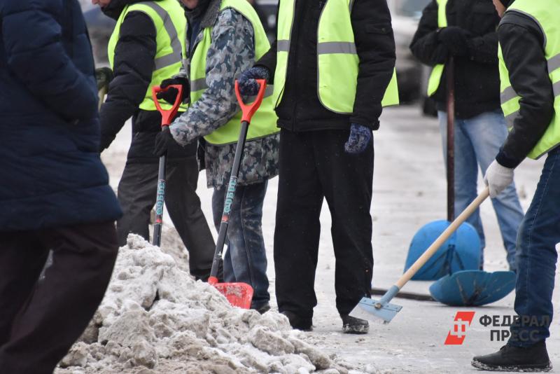 Челябинск продолжают отчищать после снегопада