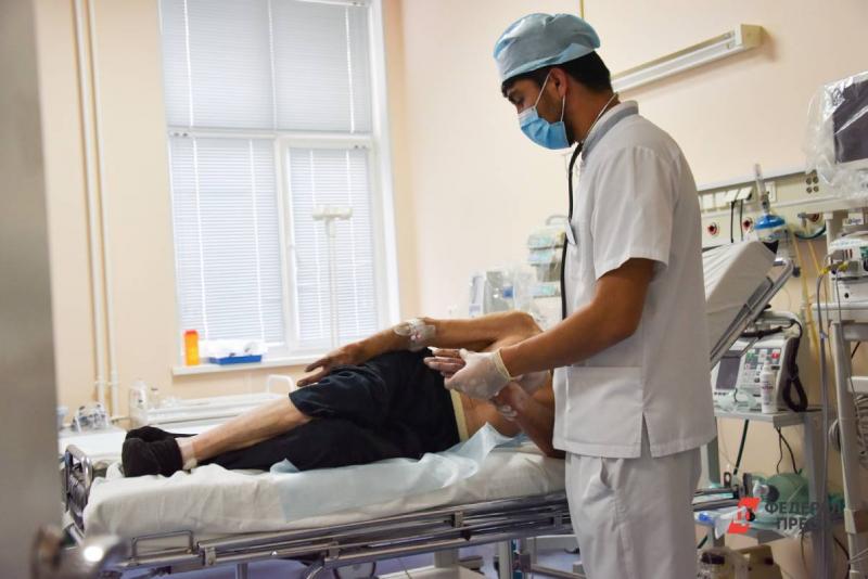 В Челябинской области в больнице мужчине неделю делали перевязку одним бинтом
