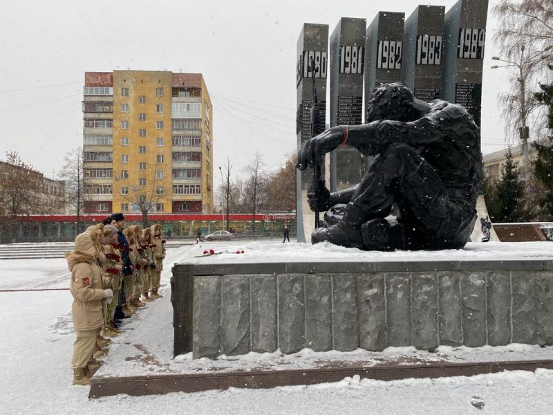 Черный тюльпан установлен в Екатеринбурге в память об уральцах, погибших в Афганистане и Чечне