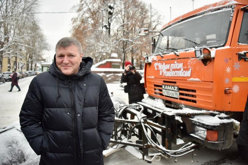 Вице-мэр Алексей Бубнов пообещал закупить новые уборочные машины к весне 2022 года