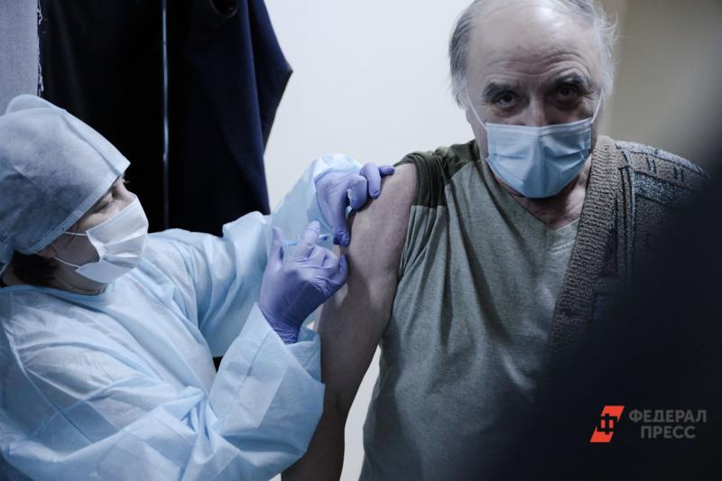 В регионе введут обязательную вакцинацию для сотрудников старше 60 лет