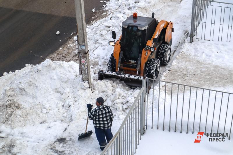 Снег во Владивостоке убирали больше недели