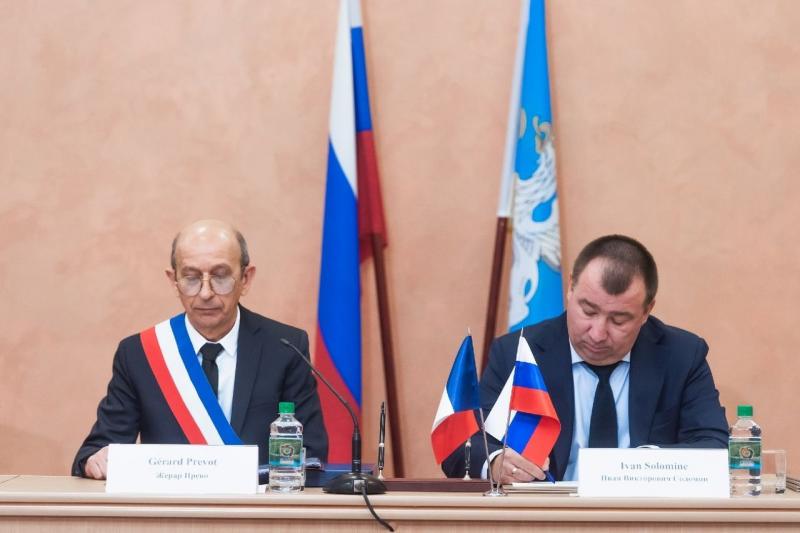 Глава Верхней Пышмы Иван Соломин и мэр Агилькура подписали соглашение об установлении побратимских связей