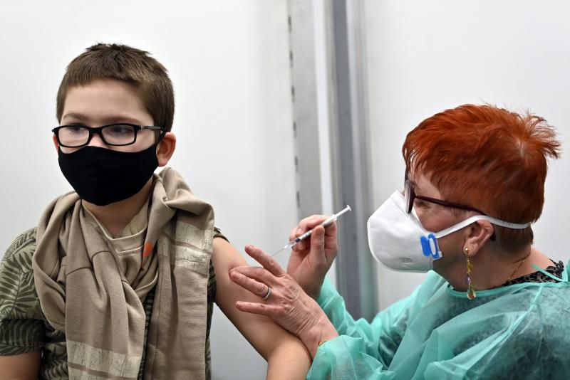 Омбудсмен: принудительной вакцинации детей от COVID в РФ не будет