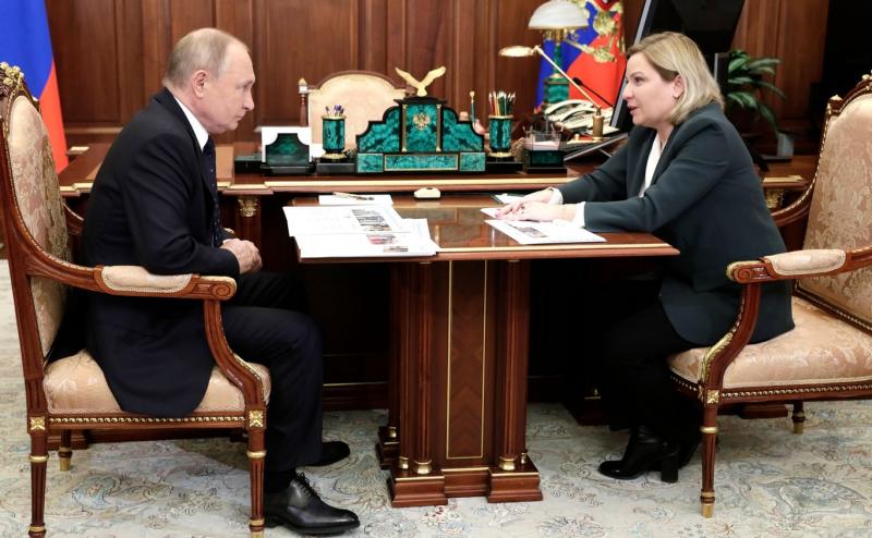 Путин провел в Москве рабочую встречу с министром культуры РФ Ольгой Любимовой