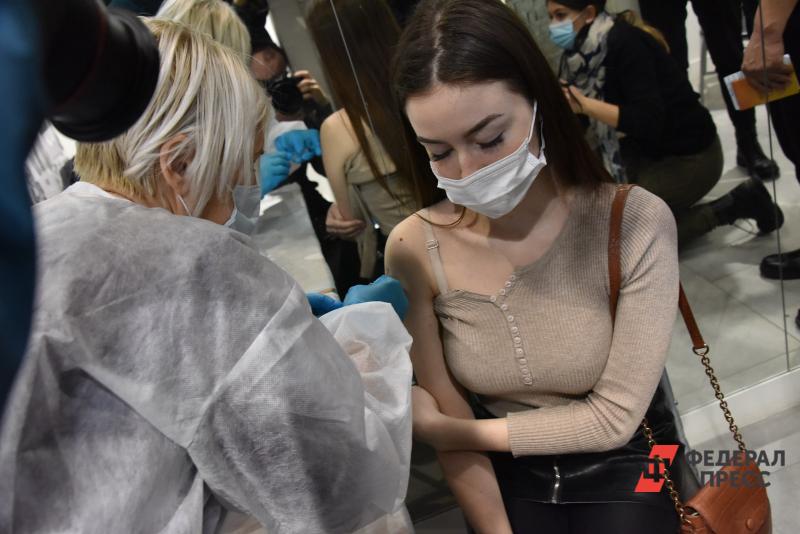 В Челябинскую области привезли вакцину от ковида для подростков