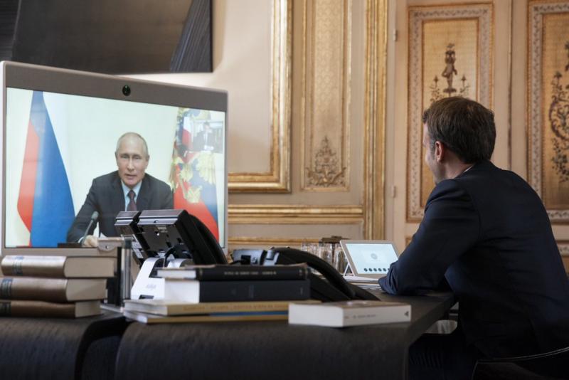 Макрон и Путин пока будут говорить по телефону, но планируют встретиться лично