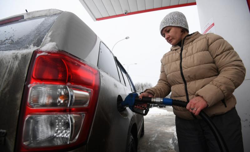 Дешевле всего заправить машину стоит в Архангельской области