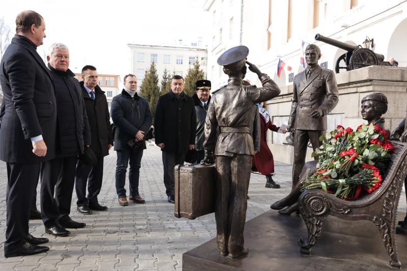 Памятник в Екатеринбурге